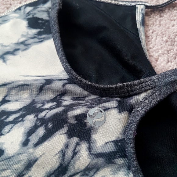 Lululemon Tank size 2 - Picture 3 of 4